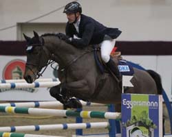 Holger Wulschner mit Siegerpferd Little Liberty am Eggersmann Sprung.